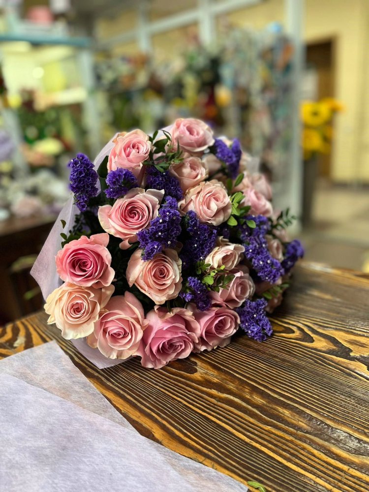 Букет цветов из: Розы